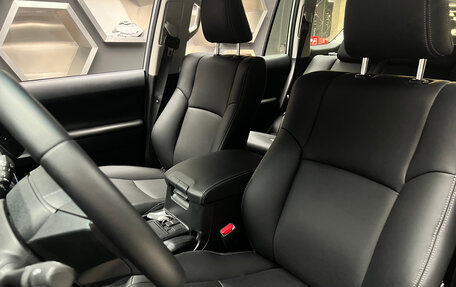 Toyota Land Cruiser Prado 150 рестайлинг 2, 2022 год, 8 200 000 рублей, 11 фотография