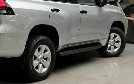 Toyota Land Cruiser Prado 150 рестайлинг 2, 2022 год, 8 200 000 рублей, 10 фотография