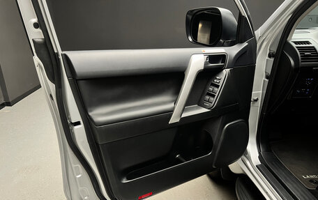 Toyota Land Cruiser Prado 150 рестайлинг 2, 2022 год, 8 200 000 рублей, 12 фотография