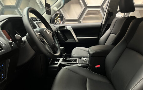 Toyota Land Cruiser Prado 150 рестайлинг 2, 2022 год, 8 200 000 рублей, 13 фотография