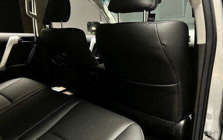 Toyota Land Cruiser Prado 150 рестайлинг 2, 2022 год, 8 200 000 рублей, 17 фотография