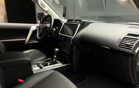 Toyota Land Cruiser Prado 150 рестайлинг 2, 2022 год, 8 200 000 рублей, 21 фотография