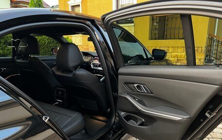 BMW 3 серия, 2019 год, 3 150 000 рублей, 14 фотография