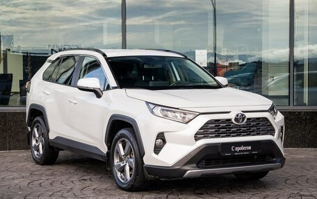 Toyota RAV4, 2019 год, 3 390 000 рублей, 7 фотография