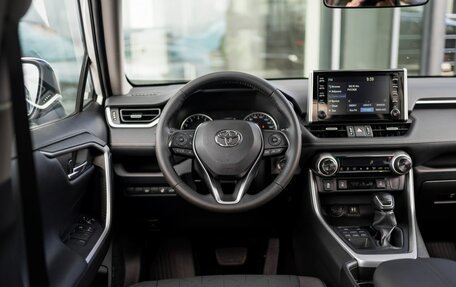 Toyota RAV4, 2019 год, 3 390 000 рублей, 10 фотография
