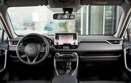 Toyota RAV4, 2019 год, 3 390 000 рублей, 18 фотография