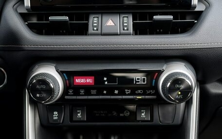 Toyota RAV4, 2019 год, 3 390 000 рублей, 15 фотография