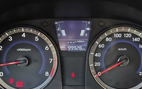 Hyundai Solaris II рестайлинг, 2011 год, 645 000 рублей, 13 фотография