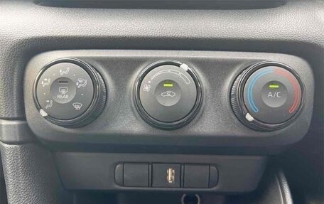 Toyota Yaris III рестайлинг, 2020 год, 1 200 000 рублей, 8 фотография