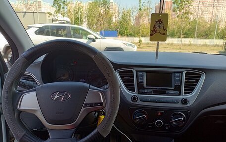Hyundai Solaris II рестайлинг, 2021 год, 1 350 000 рублей, 5 фотография