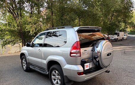 Toyota Land Cruiser Prado 120 рестайлинг, 2005 год, 1 730 000 рублей, 3 фотография