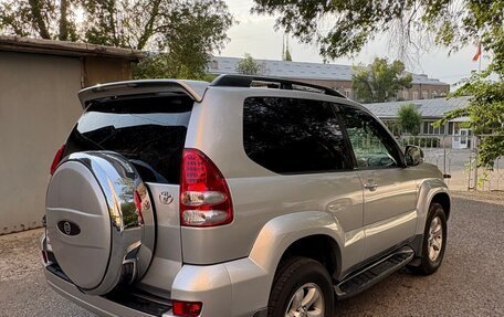 Toyota Land Cruiser Prado 120 рестайлинг, 2005 год, 1 730 000 рублей, 5 фотография