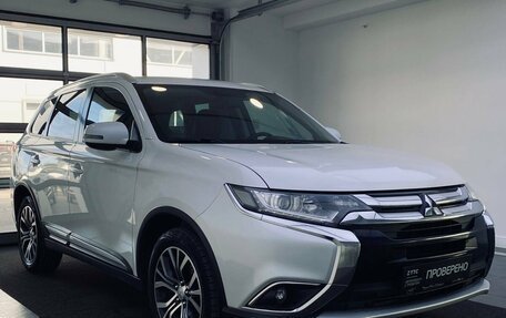 Mitsubishi Outlander III рестайлинг 3, 2016 год, 1 649 000 рублей, 3 фотография