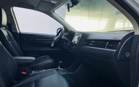 Mitsubishi Outlander III рестайлинг 3, 2016 год, 1 649 000 рублей, 13 фотография