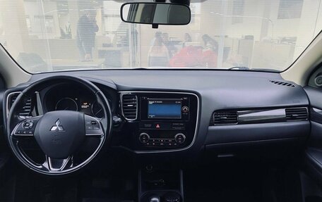 Mitsubishi Outlander III рестайлинг 3, 2016 год, 1 649 000 рублей, 17 фотография