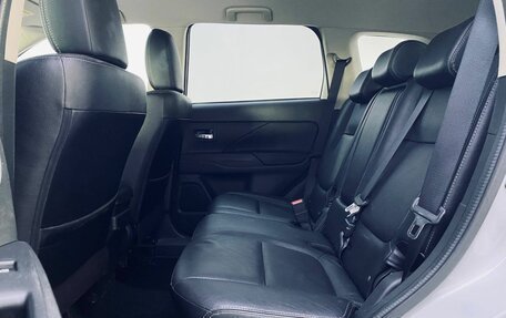 Mitsubishi Outlander III рестайлинг 3, 2016 год, 1 649 000 рублей, 15 фотография