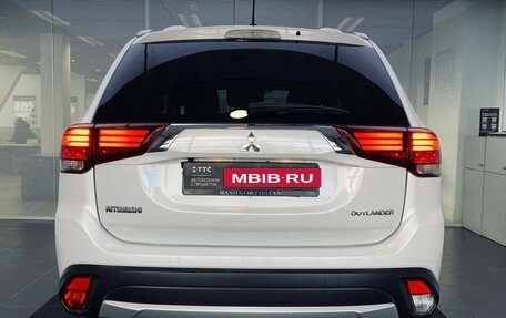 Mitsubishi Outlander III рестайлинг 3, 2016 год, 1 649 000 рублей, 7 фотография