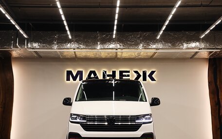 Volkswagen Multivan T6 рестайлинг, 2019 год, 5 400 000 рублей, 2 фотография