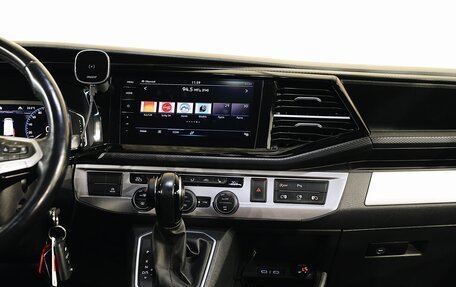 Volkswagen Multivan T6 рестайлинг, 2019 год, 5 400 000 рублей, 11 фотография