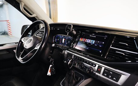 Volkswagen Multivan T6 рестайлинг, 2019 год, 5 400 000 рублей, 15 фотография