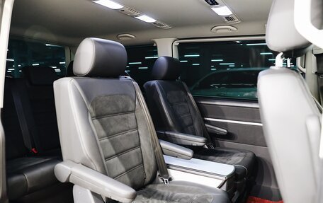 Volkswagen Multivan T6 рестайлинг, 2019 год, 5 400 000 рублей, 18 фотография