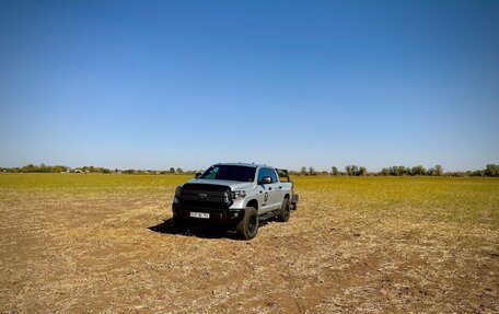 Toyota Tundra II, 2018 год, 3 020 000 рублей, 2 фотография