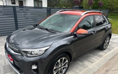 KIA Stonic, 2018 год, 1 365 000 рублей, 6 фотография