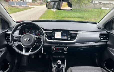 KIA Stonic, 2018 год, 1 365 000 рублей, 13 фотография