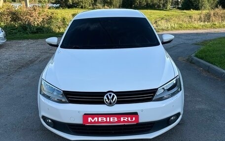 Volkswagen Jetta VI, 2011 год, 1 170 000 рублей, 2 фотография