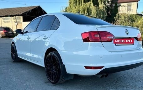 Volkswagen Jetta VI, 2011 год, 1 170 000 рублей, 3 фотография