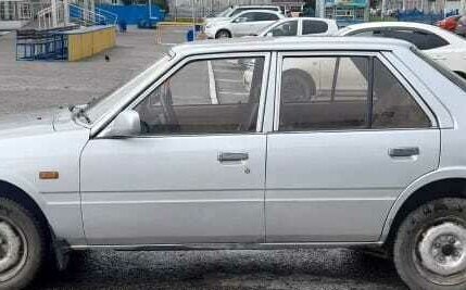 Mazda 626, 1985 год, 130 000 рублей, 3 фотография