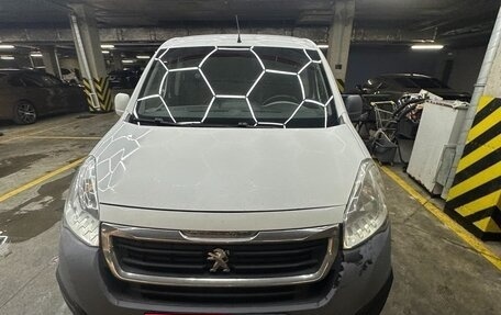 Peugeot Partner II рестайлинг 2, 2016 год, 835 000 рублей, 1 фотография