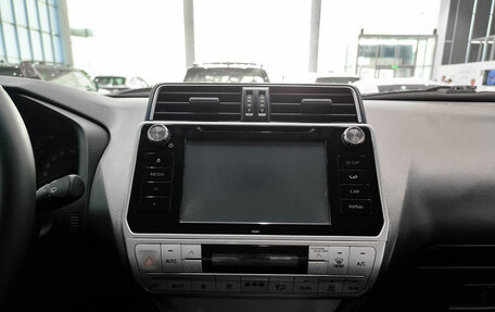 Toyota Land Cruiser Prado 150 рестайлинг 2, 2018 год, 4 550 000 рублей, 19 фотография