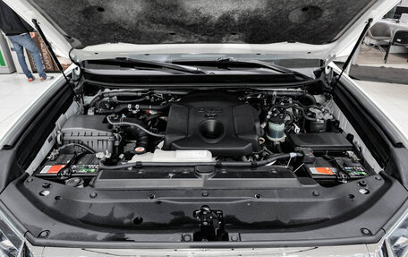 Toyota Land Cruiser Prado 150 рестайлинг 2, 2018 год, 4 550 000 рублей, 13 фотография