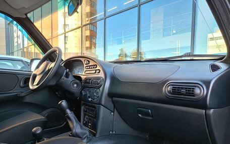 Chevrolet Niva I рестайлинг, 2017 год, 843 000 рублей, 6 фотография