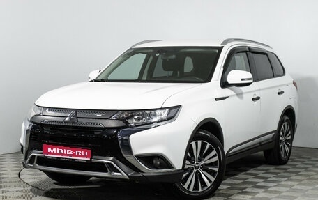 Mitsubishi Outlander III рестайлинг 3, 2018 год, 1 899 700 рублей, 1 фотография