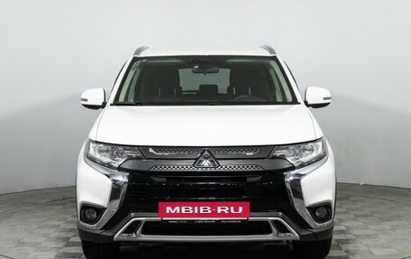Mitsubishi Outlander III рестайлинг 3, 2018 год, 1 899 700 рублей, 2 фотография
