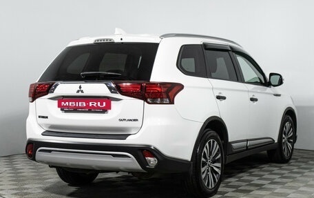 Mitsubishi Outlander III рестайлинг 3, 2018 год, 1 899 700 рублей, 5 фотография