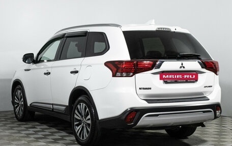 Mitsubishi Outlander III рестайлинг 3, 2018 год, 1 899 700 рублей, 8 фотография