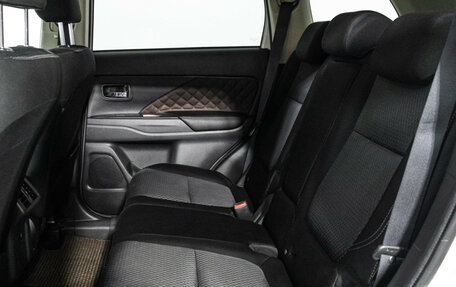 Mitsubishi Outlander III рестайлинг 3, 2018 год, 1 899 700 рублей, 11 фотография