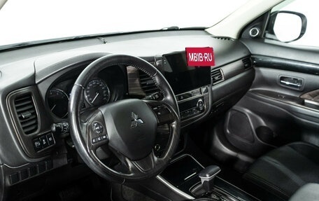 Mitsubishi Outlander III рестайлинг 3, 2018 год, 1 899 700 рублей, 12 фотография