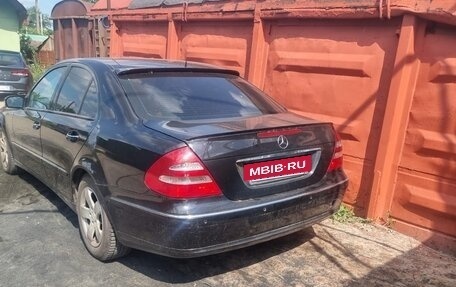Mercedes-Benz E-Класс, 2005 год, 600 000 рублей, 3 фотография