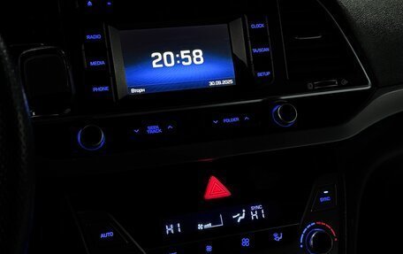 Hyundai Elantra VI рестайлинг, 2016 год, 1 300 000 рублей, 16 фотография