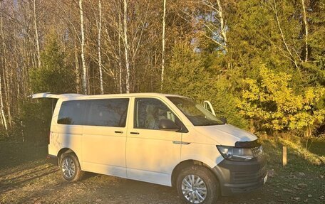 Volkswagen Caravelle T6 рестайлинг, 2017 год, 2 200 000 рублей, 5 фотография