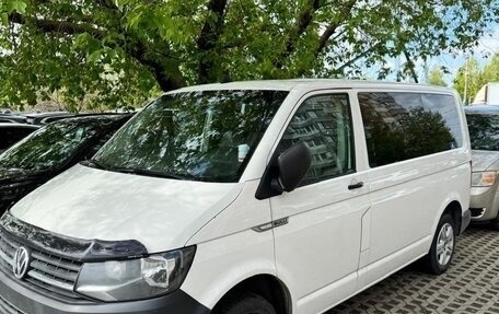 Volkswagen Caravelle T6 рестайлинг, 2017 год, 2 200 000 рублей, 2 фотография