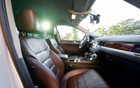 Volkswagen Touareg III, 2011 год, 2 179 000 рублей, 21 фотография