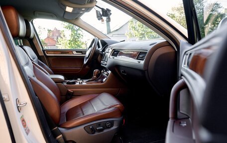 Volkswagen Touareg III, 2011 год, 2 179 000 рублей, 22 фотография