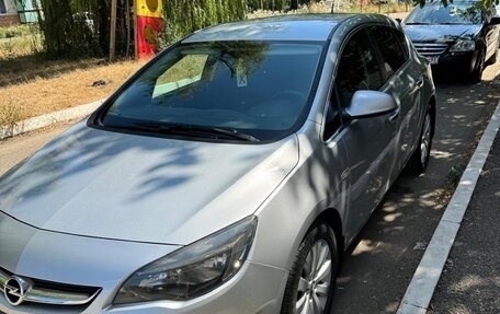Opel Astra J, 2013 год, 1 050 000 рублей, 2 фотография