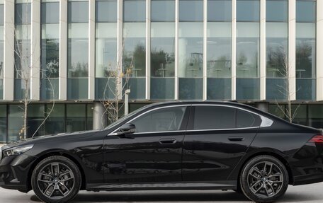 BMW 5 серия, 2025 год, 8 900 000 рублей, 2 фотография