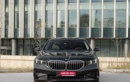 BMW 5 серия, 2025 год, 8 900 000 рублей, 10 фотография